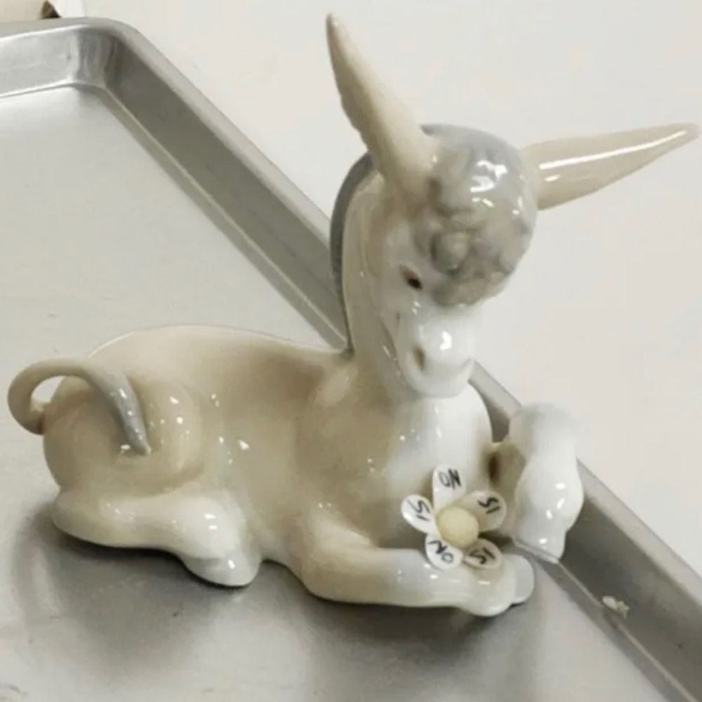 Lladro Donkey in Love Holding Flower Gloss Finish Figurine 4524